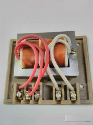 Трансформатор звънчев Т3-3 Звънчев трансформатор 220VAC / 3 - 5 - 8V AC ~ / 0.5A(500mA ) ; в кутия с размери 90х73х41мм. ; Български ; БДС3595